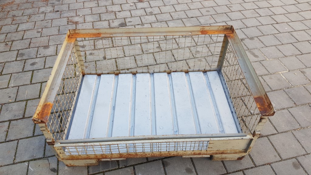 Gitterboxen H57-MS1, gebraucht – von oben Sickenblechboden