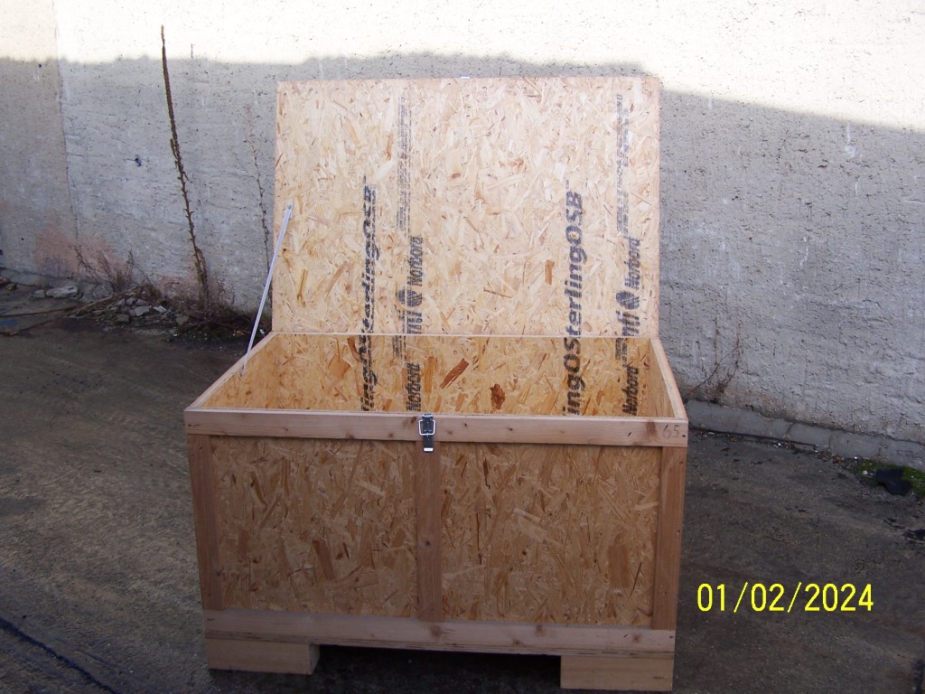 Holzkisten OSB-12875, gebraucht – Deckel offen