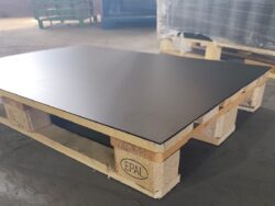Zwischenlage 3mm aus Hohlkammerplatte auf Europalette